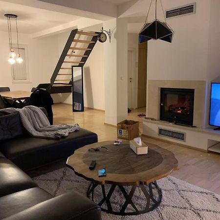 Modern Apartment In Skopje Buitenkant foto