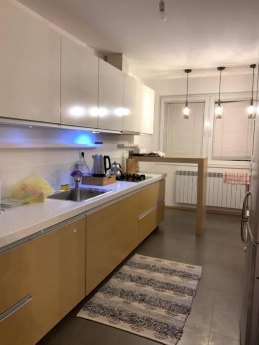 Modern Apartment In Skopje Buitenkant foto